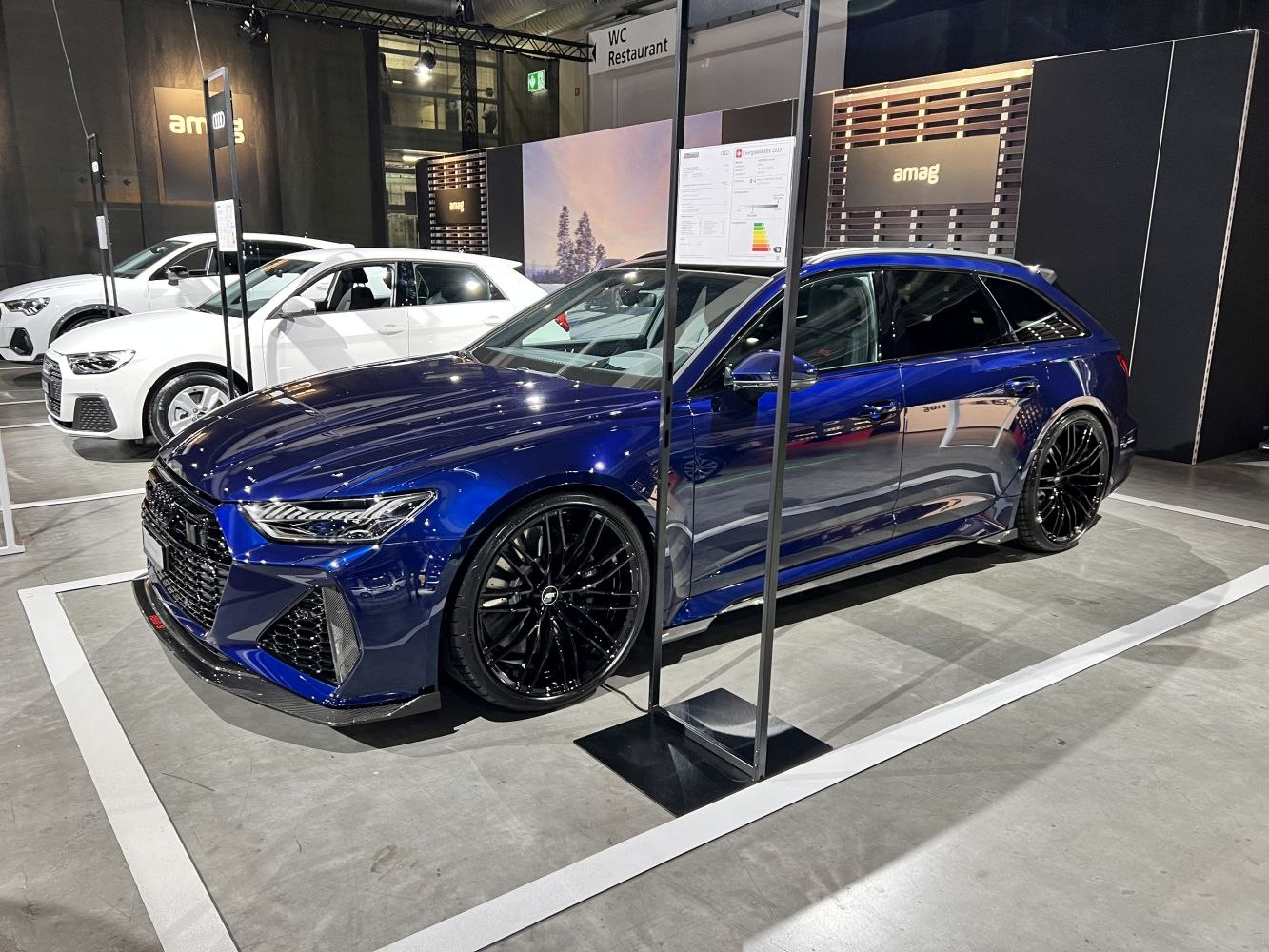 Deep blue RS6 Avant with black multi-spoke wheels