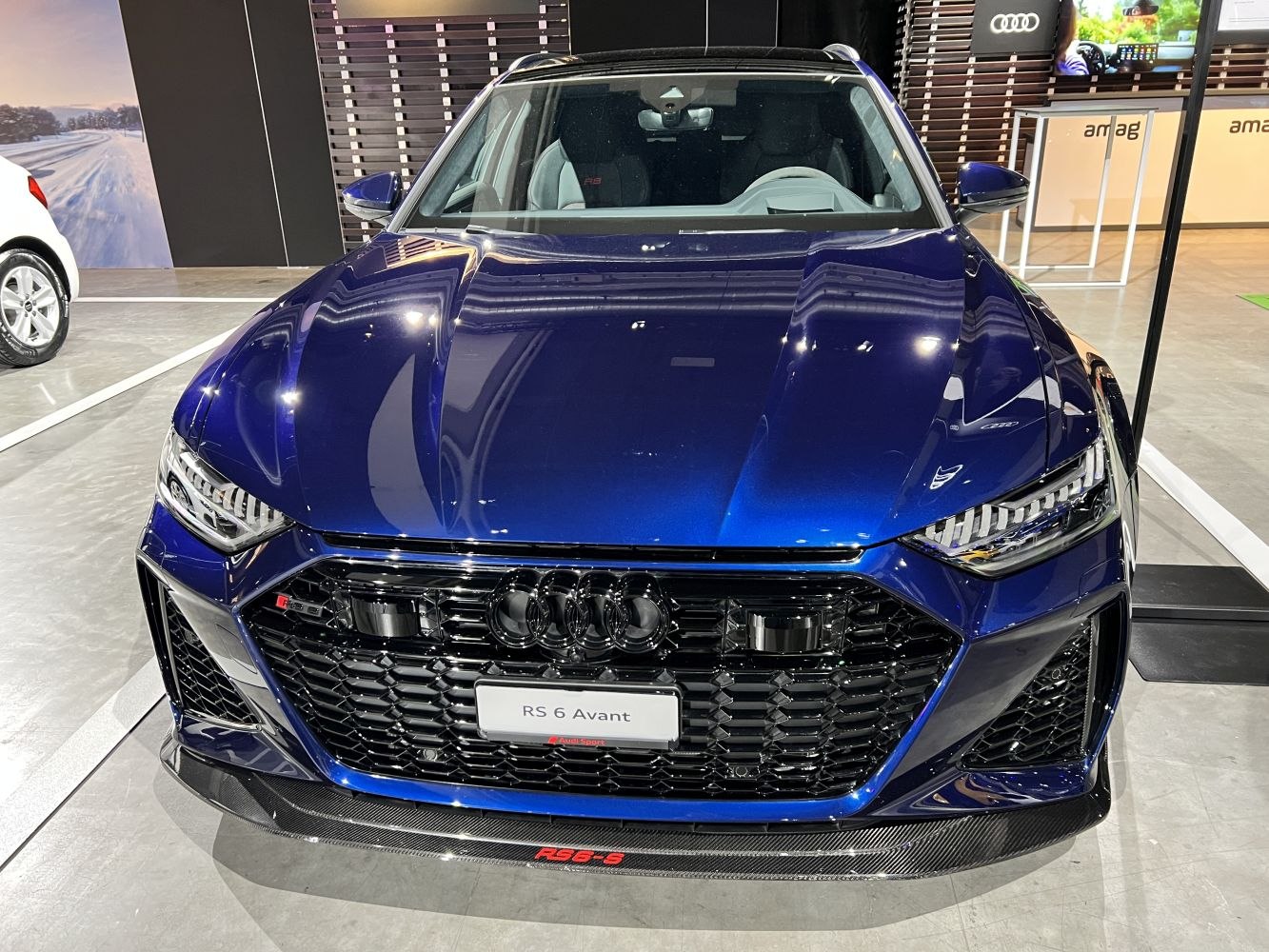 Bold front fascia with honeycomb grille and LED headlights