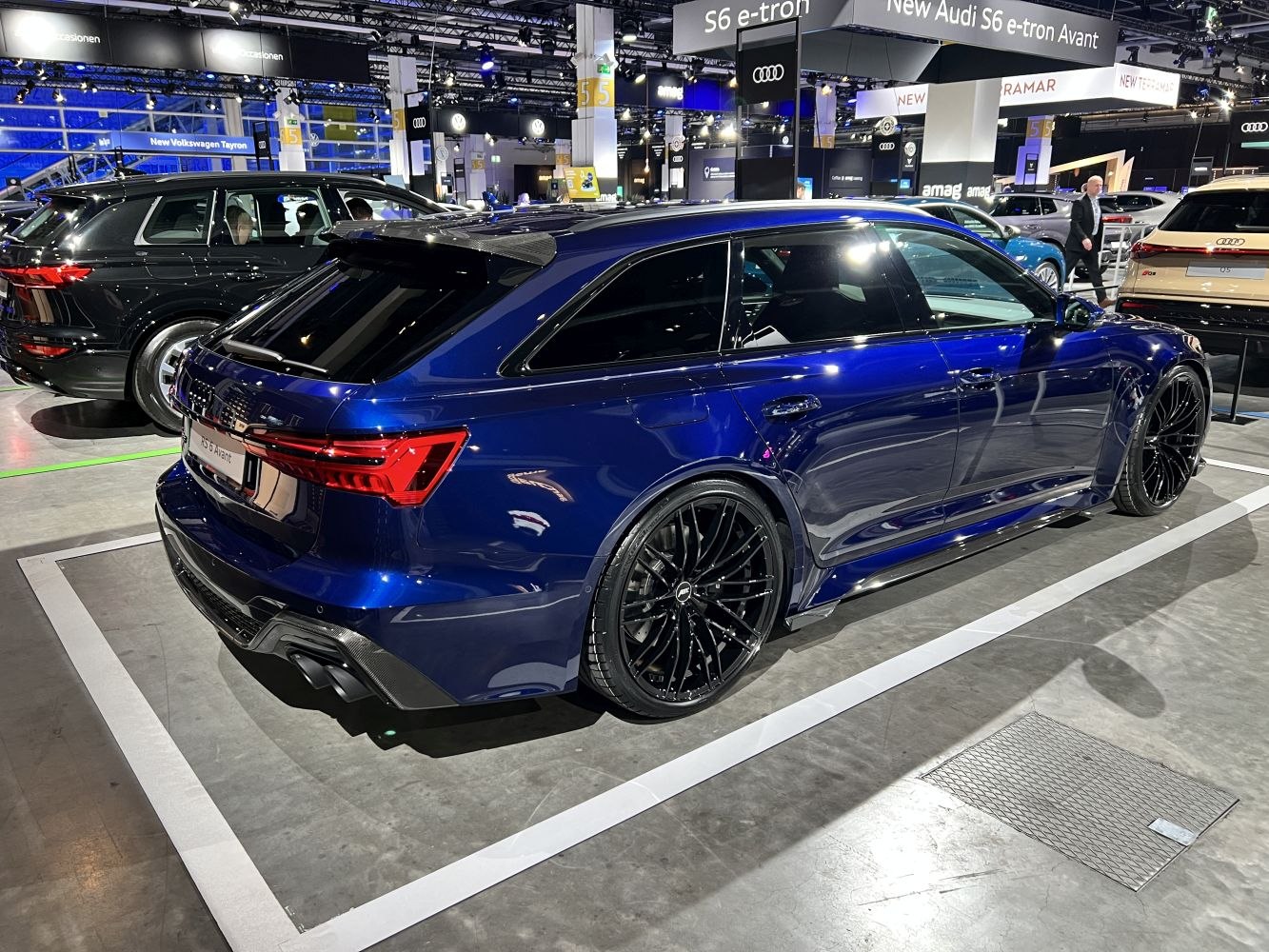 Deep blue wagon with black multi-spoke alloy wheels and sporty rear diffuser