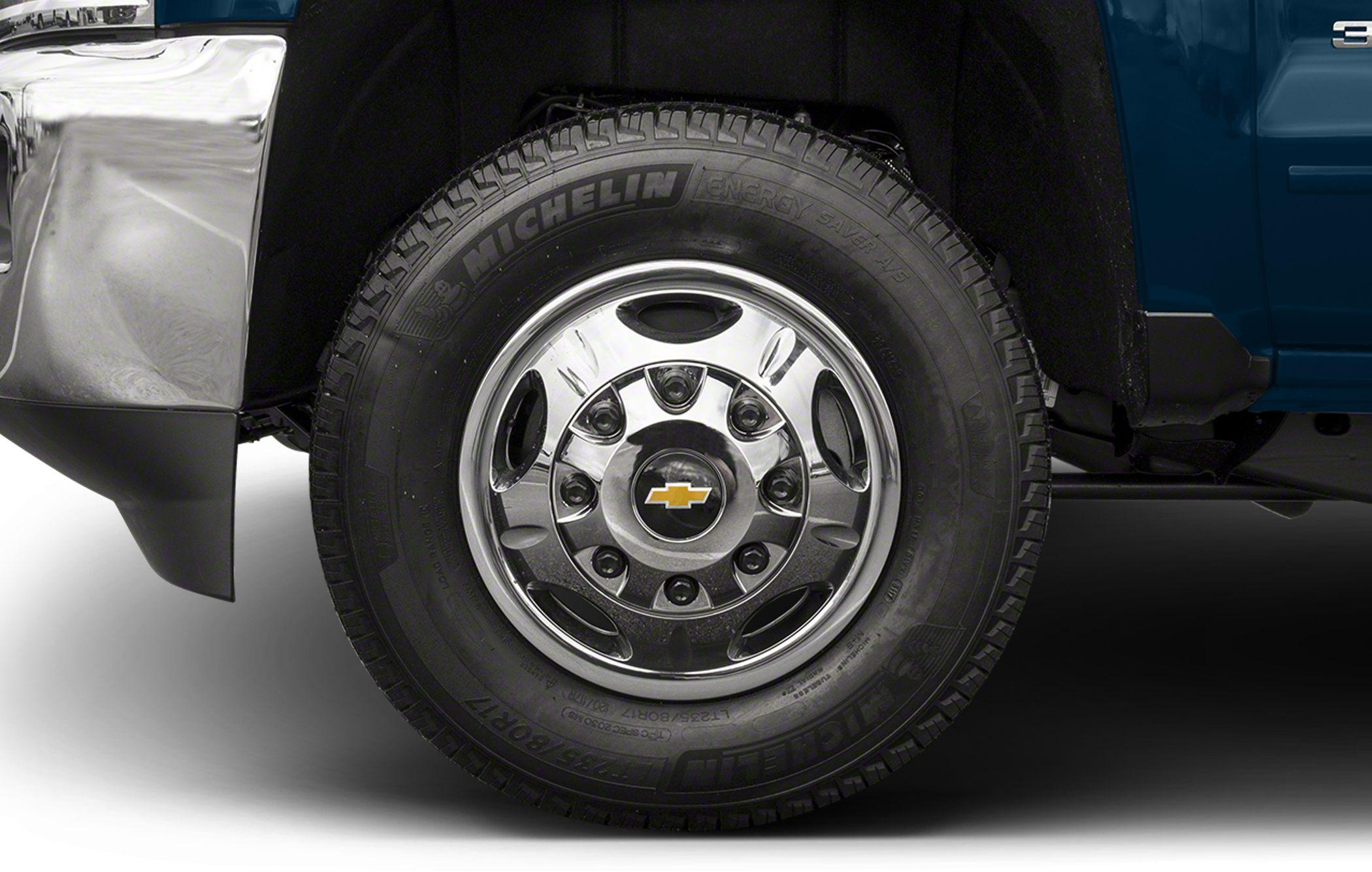 Michelin Energy Saver tire on chrome wheel with Chevy emblem