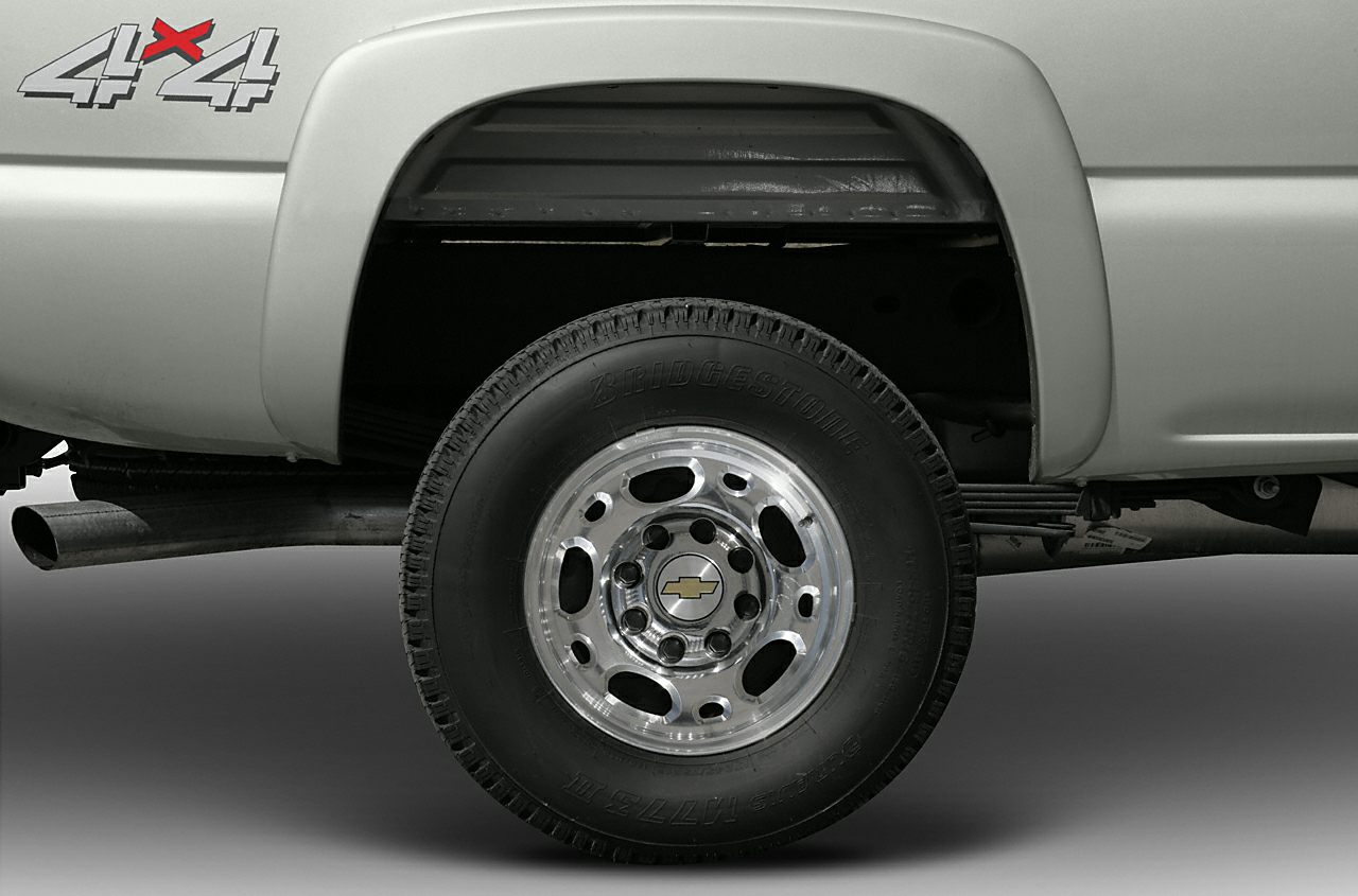 Rear wheel with polished rim and 4x4 decal on truck bed side