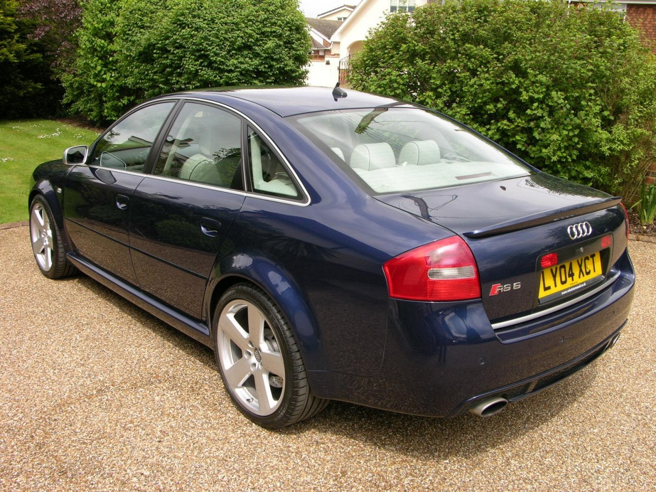 Rear side view with distinctive taillights and exhaust pipes