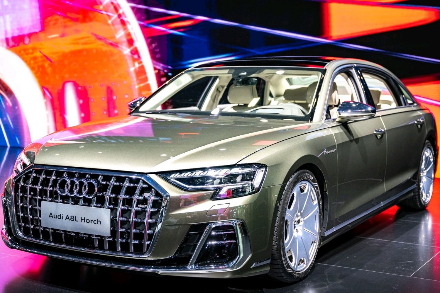 Front grille and luxury sedan design with advanced LED headlights and chrome details.