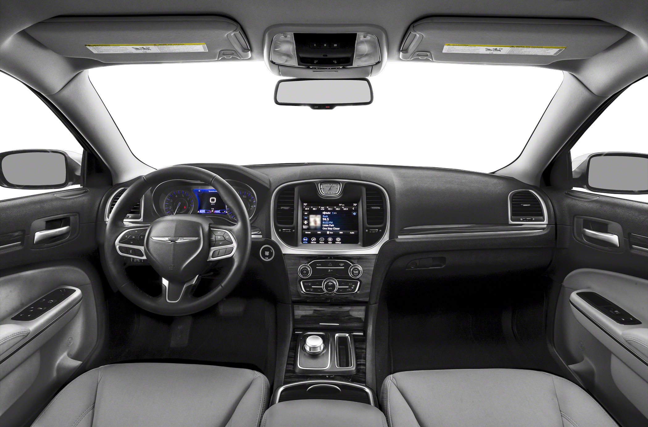 Dashboard with touchscreen, multifunction steering wheel, luxury seats