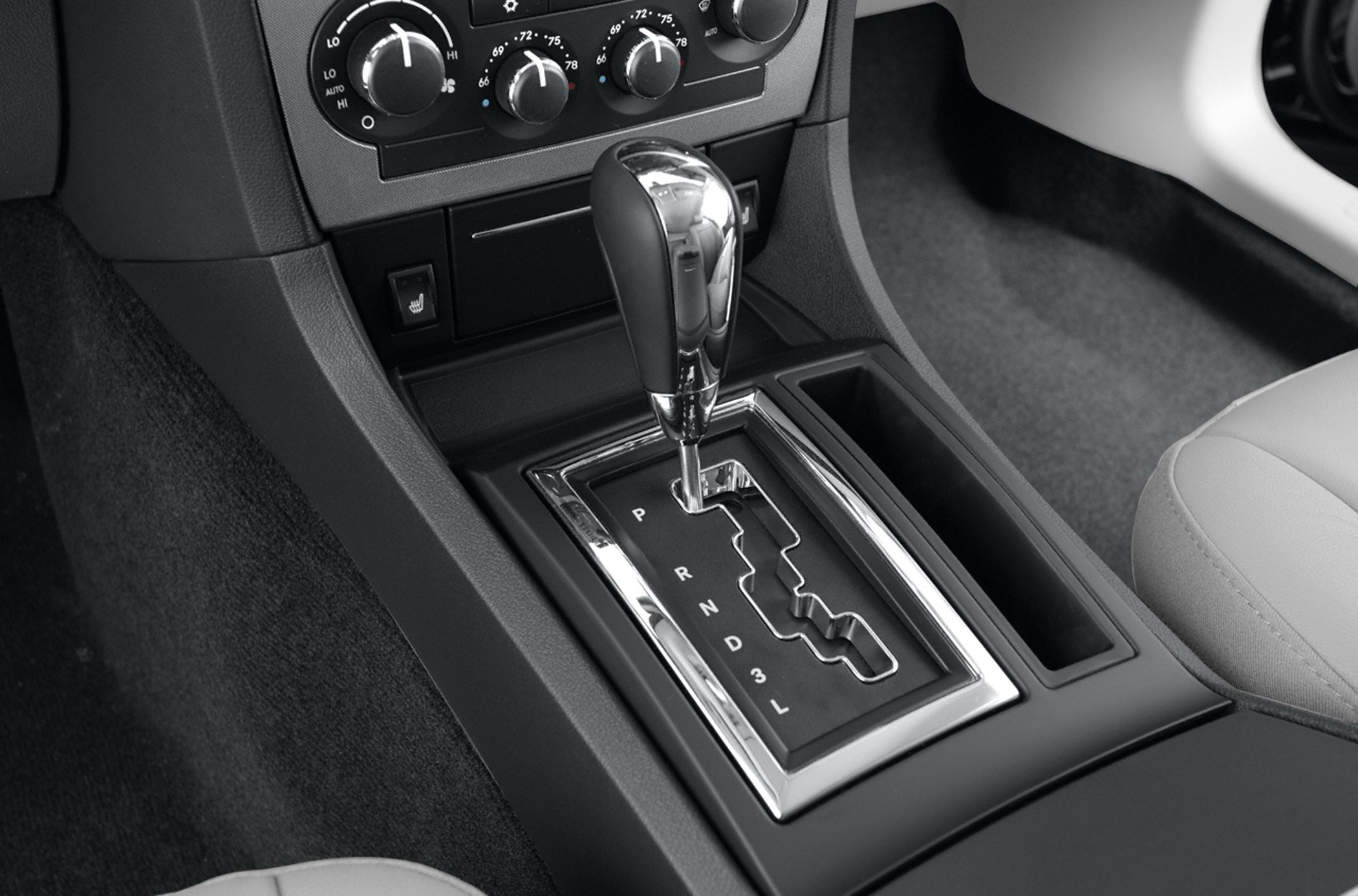Automatic gear lever with climate control knobs in center console
