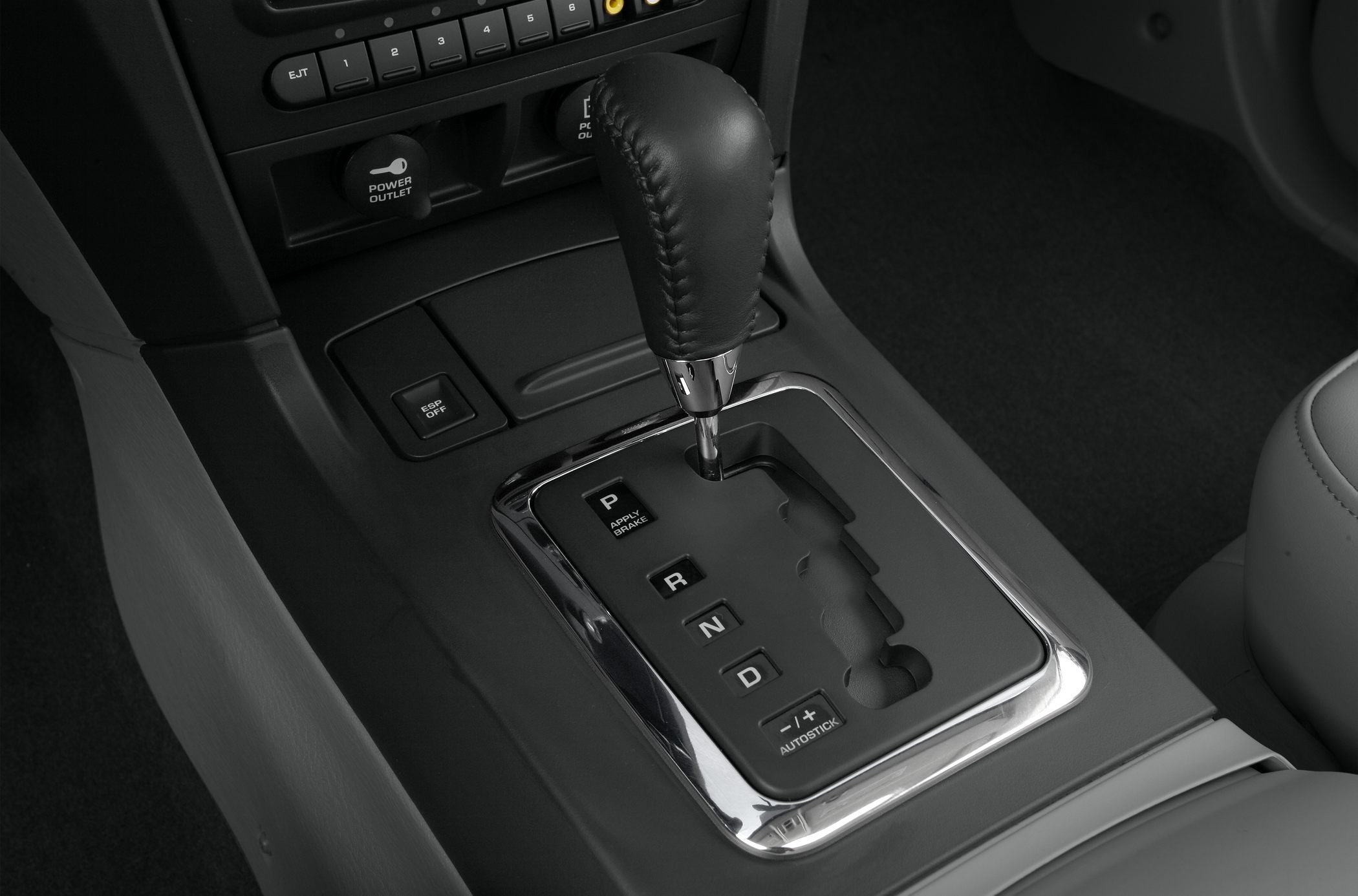 Automatic gear shift console with leather knob and chrome trim
