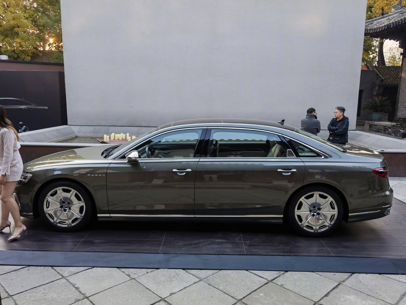 Extended luxury sedan side profile with distinctive alloy wheels and chrome trim