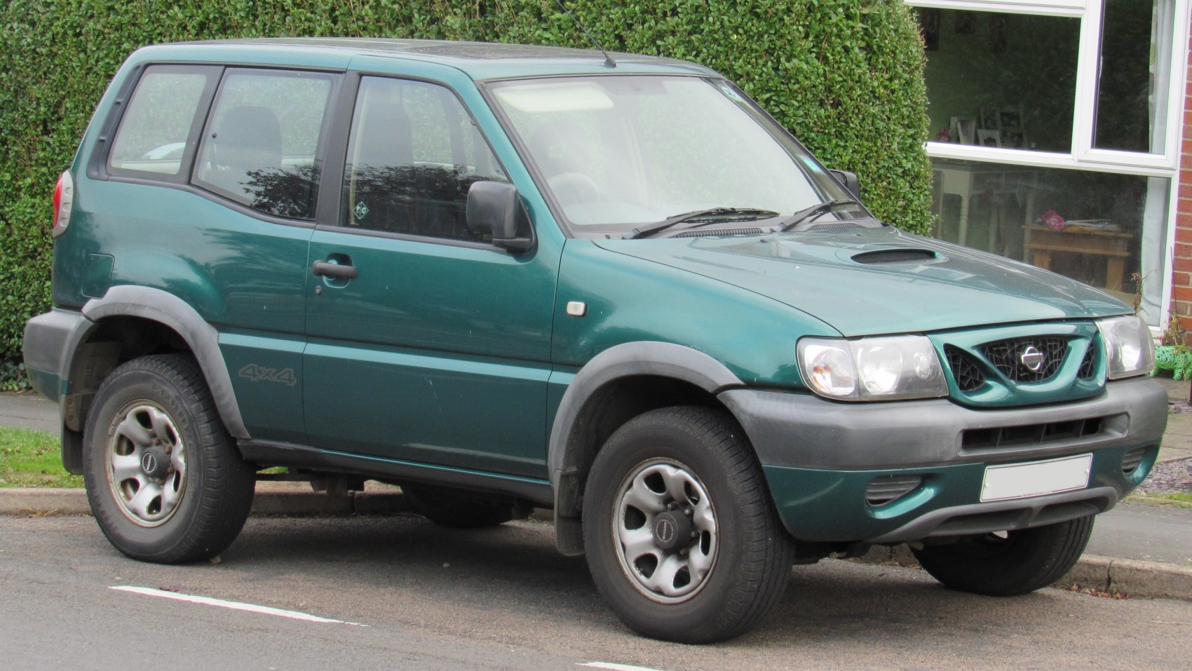 3-door SUV with 4x4 drivetrain and short wheelbase