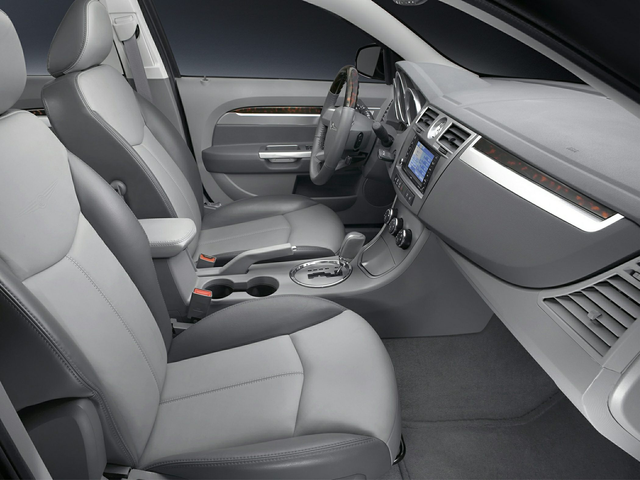 Front seats, dashboard, and center console with automatic gear shift