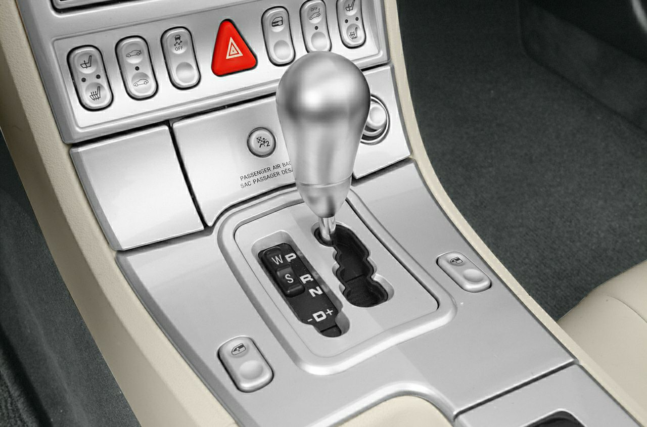 Gear shift lever with surrounding control buttons on center console