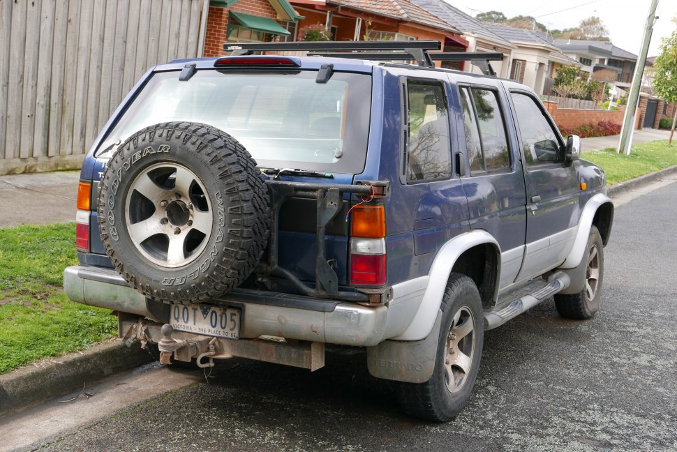 Rear view of SUV with spare tire mounted on back door