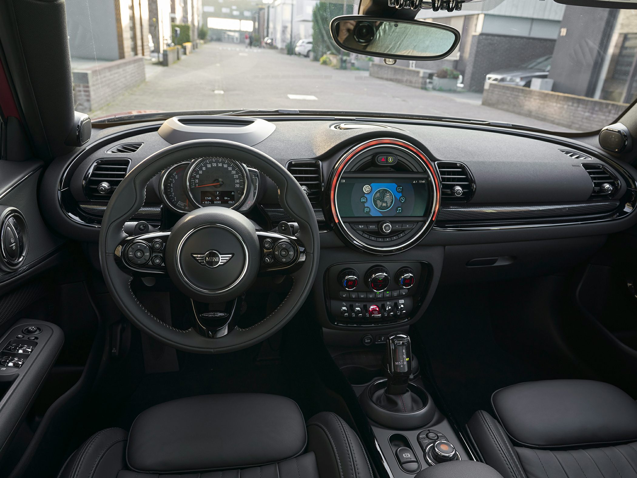 Dashboard with circular central display and leather steering wheel