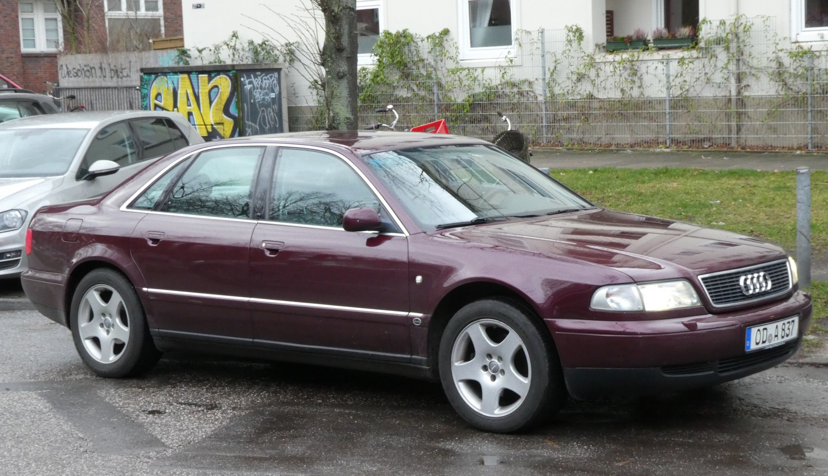 Classic sedan, front-side view, alloy wheels, chrome trim