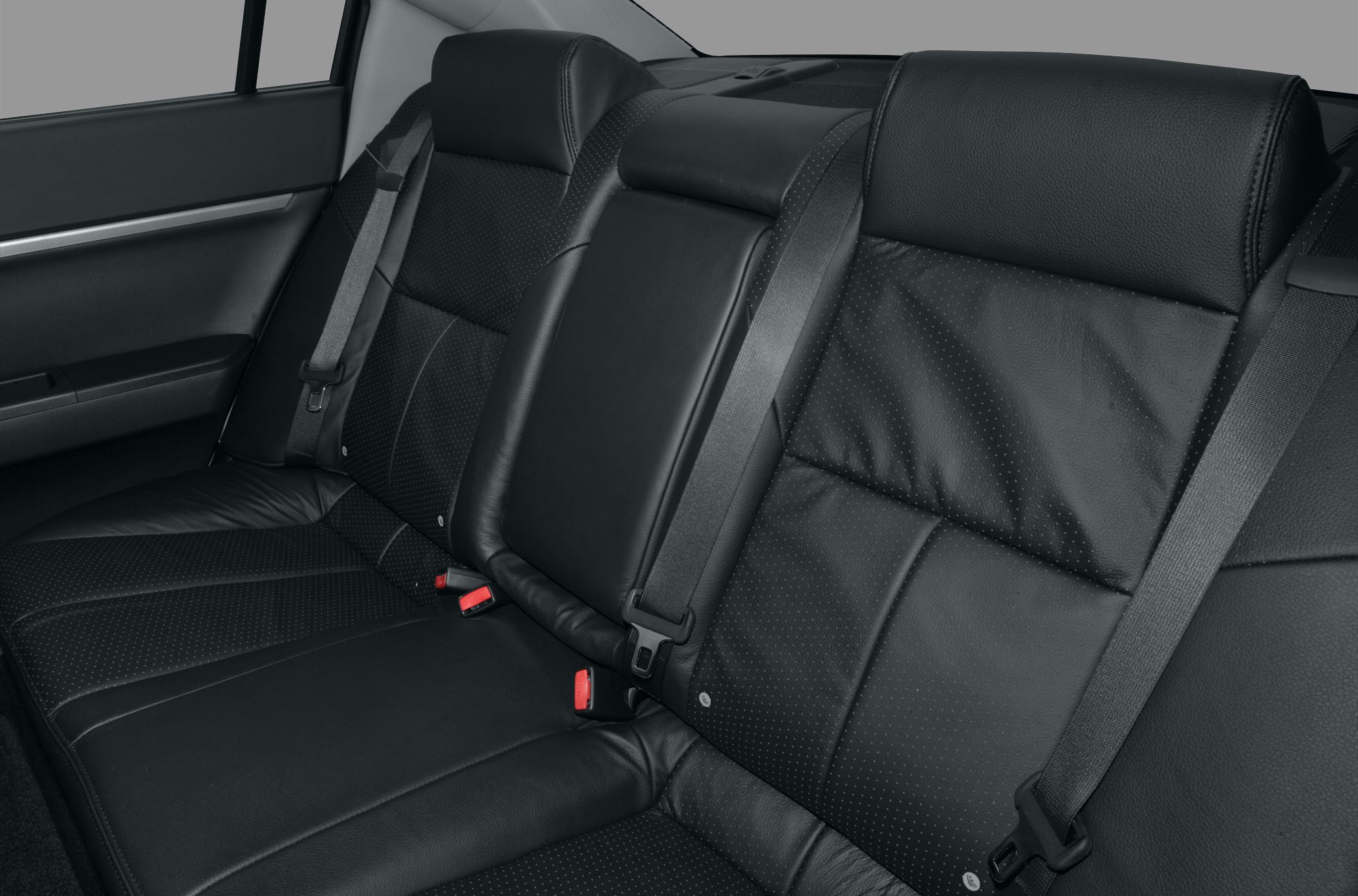Black leather rear seat with three seatbelts and perforated upholstery