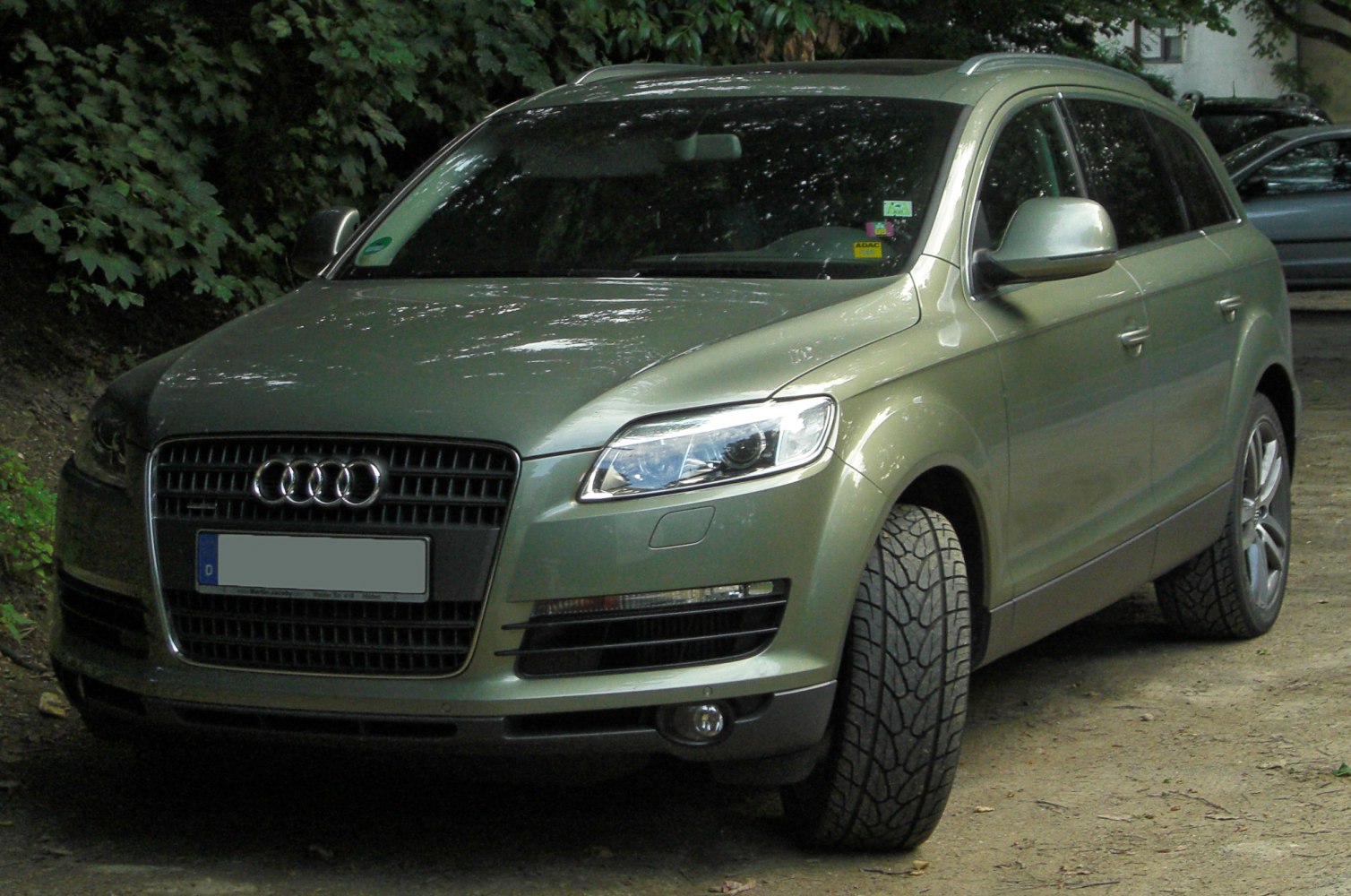 Front view with grille and headlights