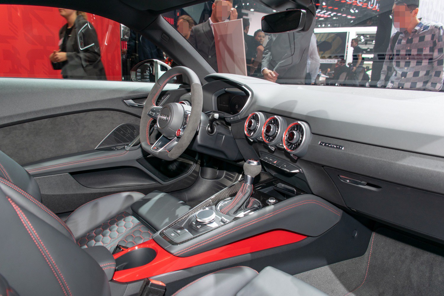 Sporty dashboard with hexagonal stitched seats and red stitching