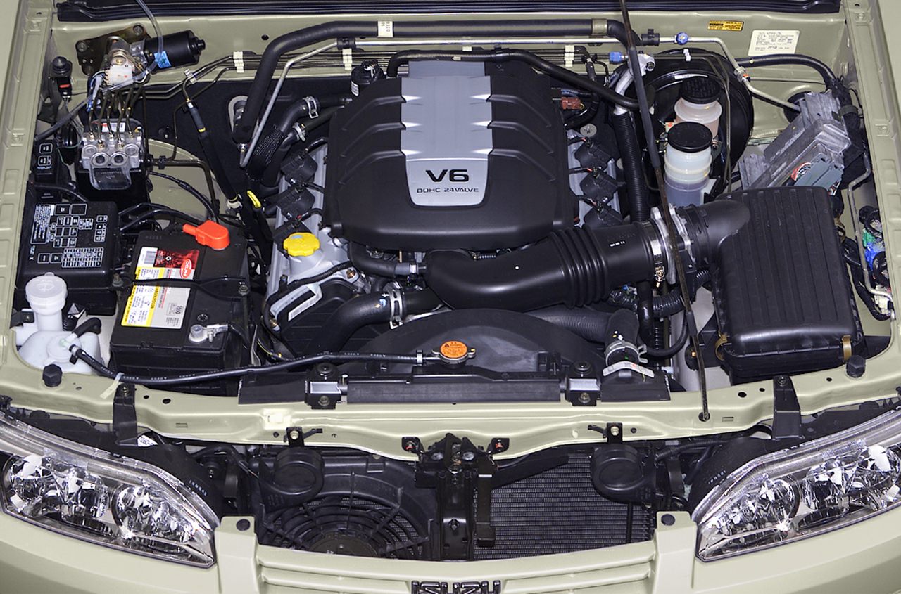 V6 DOHC 24-valve engine bay with detailed components