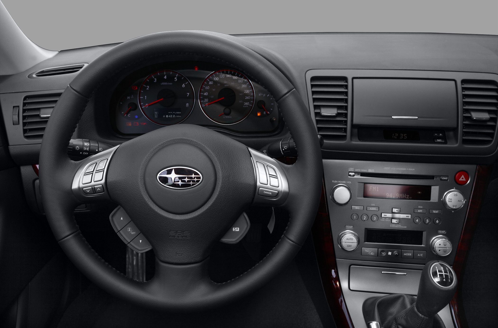 Steering wheel, instrument cluster, and central console with manual gear shift