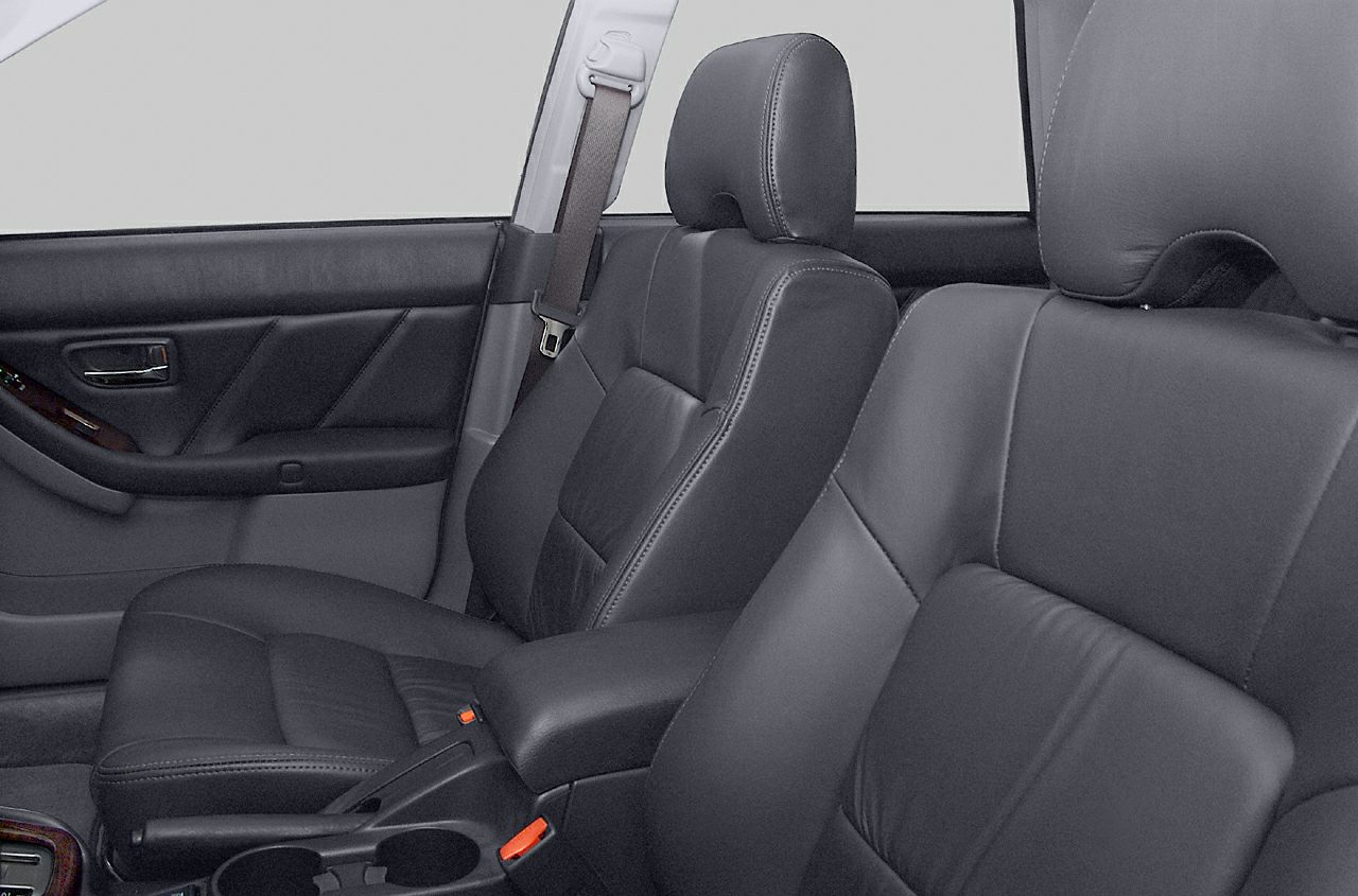 Leather front seats and door panel with armrest and cup holders