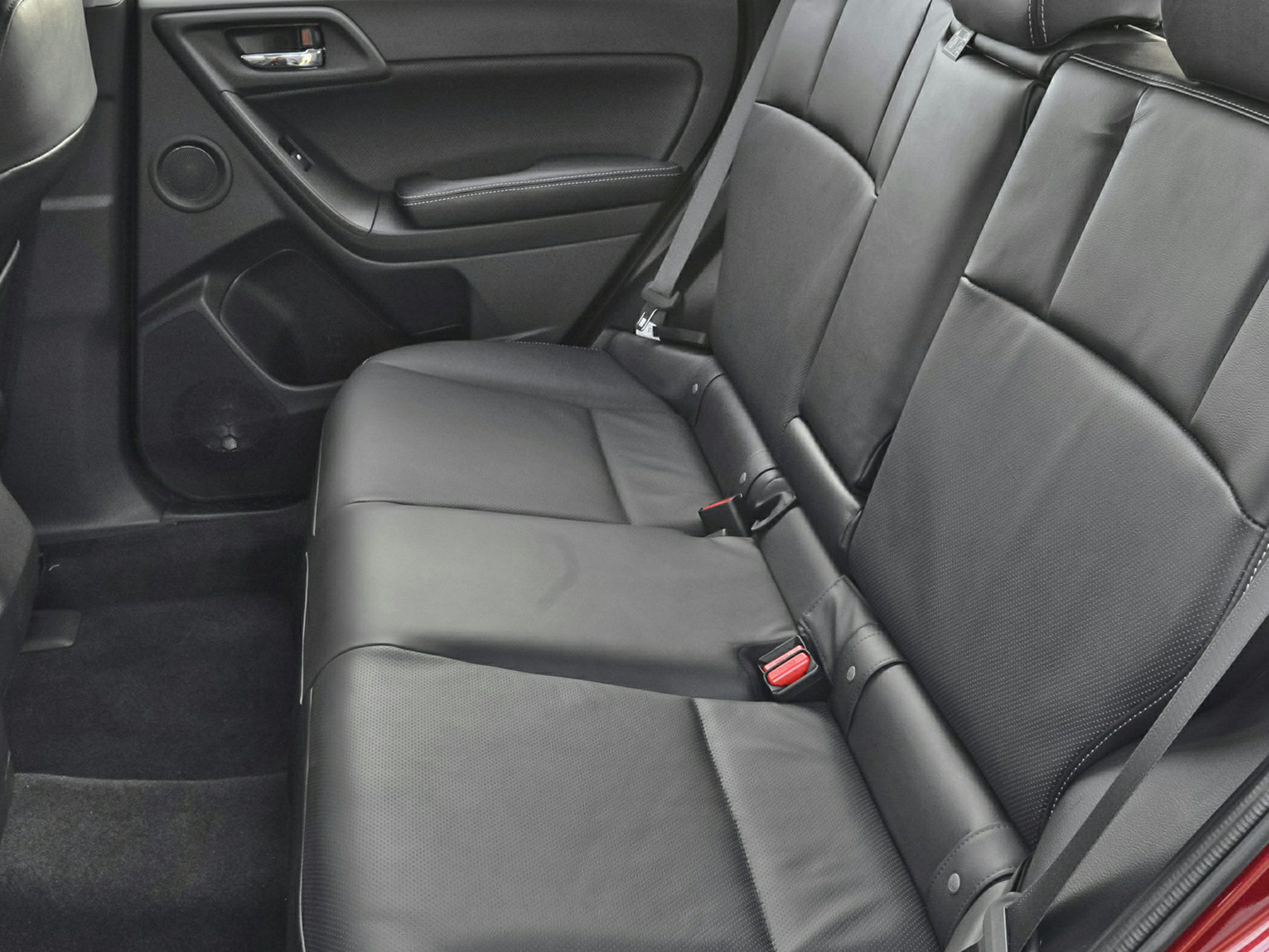 Black leather rear seats with stitching and seatbelts