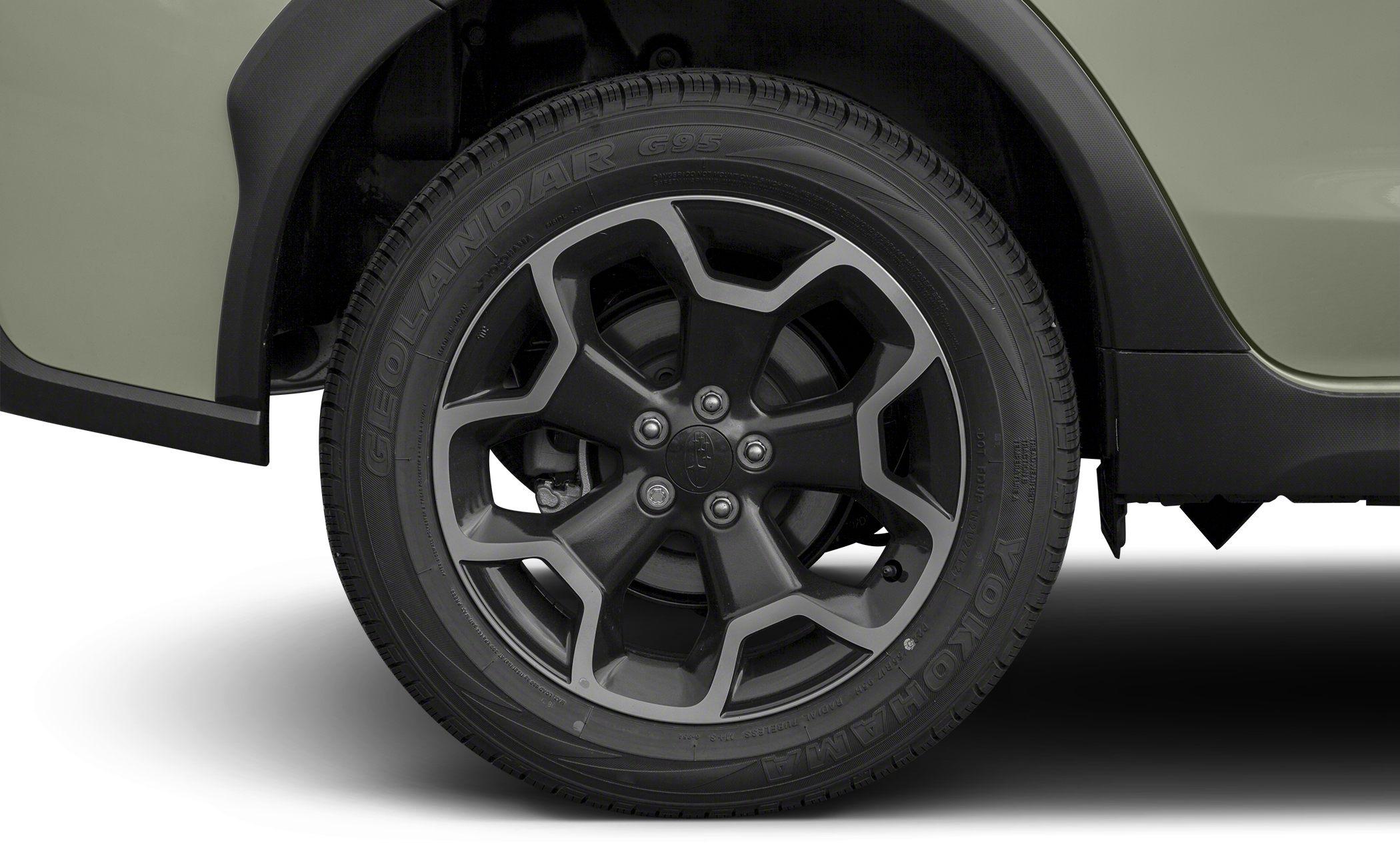 Close-up of alloy wheel and Yokohama GeoLandar G95 tire