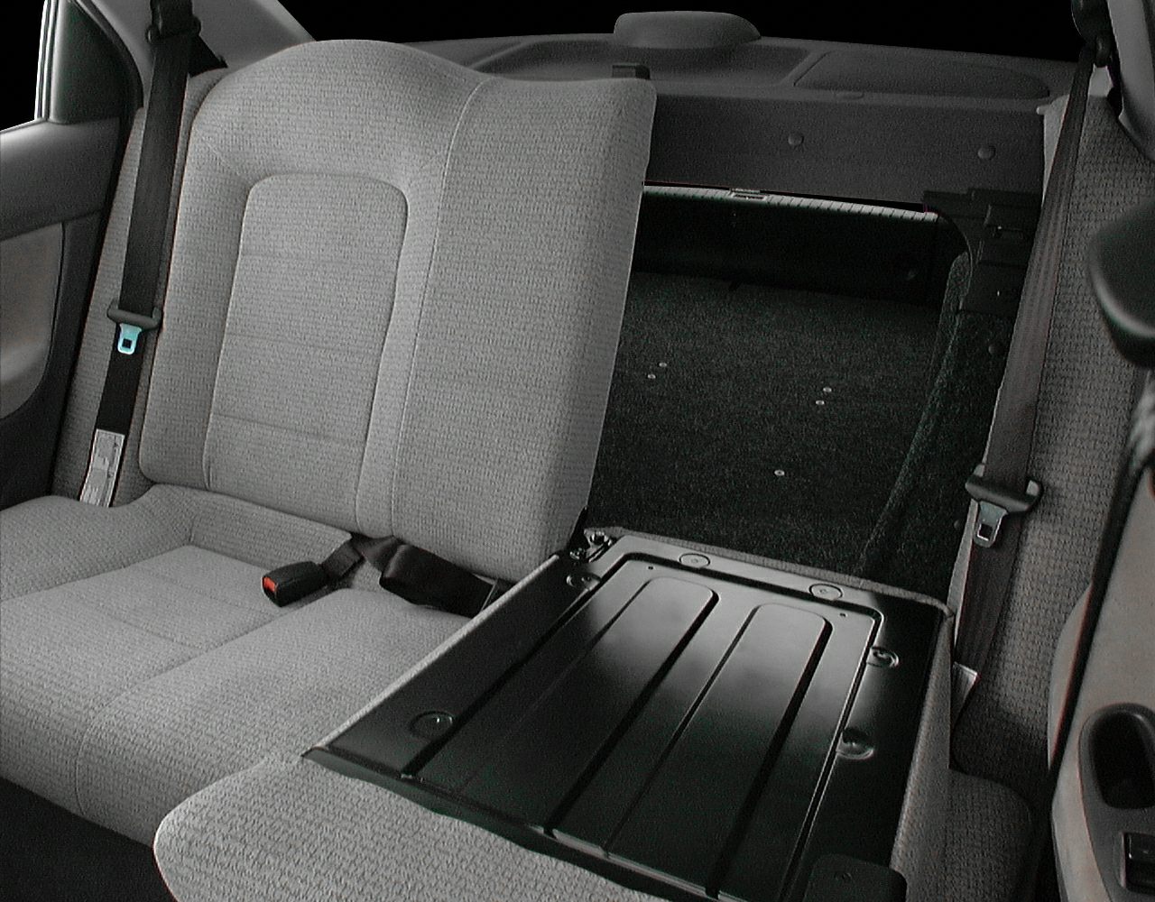Fold-down rear seats with cargo space access