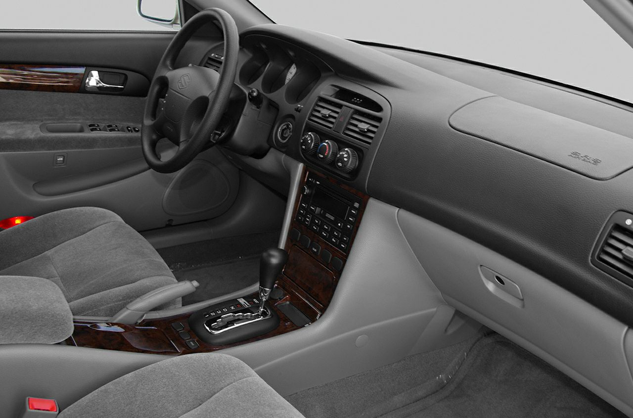 Automatic transmission console with wood trim and fabric seats
