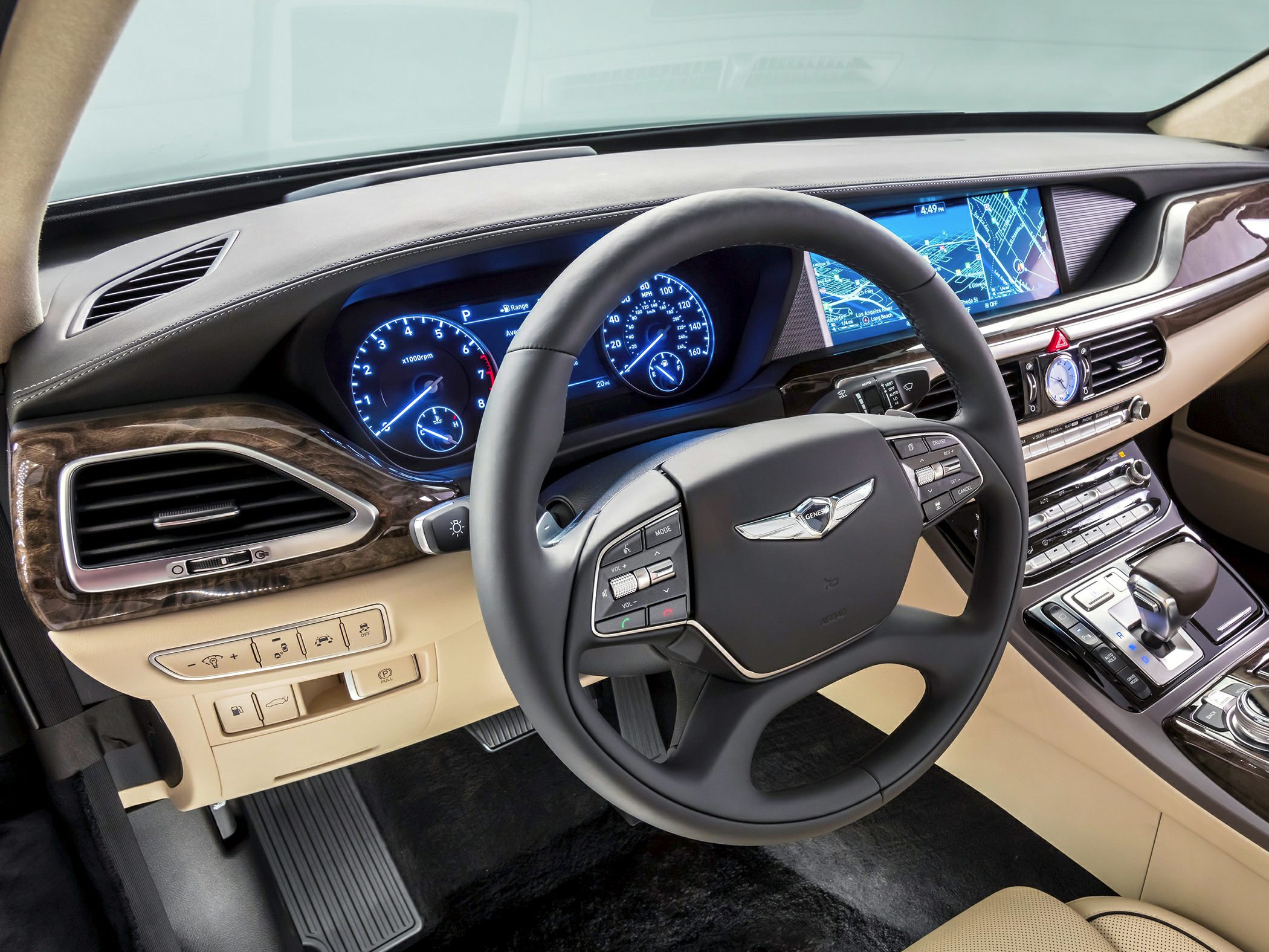 Digital instrument cluster and multifunction steering wheel with infotainment display