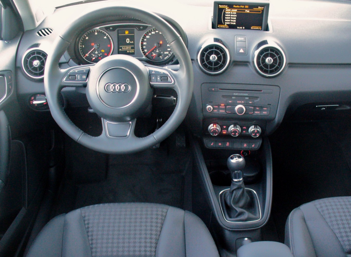 Steering wheel, instrument cluster, center console, manual gear shift