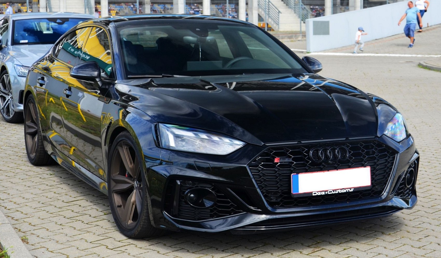 Aggressive front grille and dynamic LED headlights with bronze alloy wheels