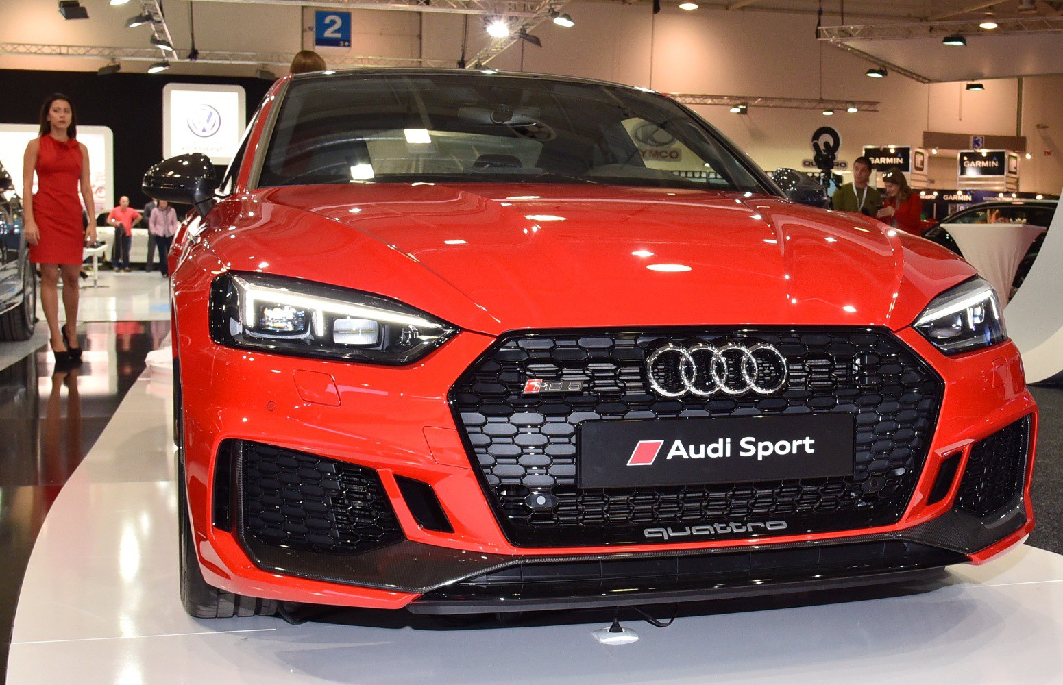 Aggressive front grille and LED headlights with RS5 emblem