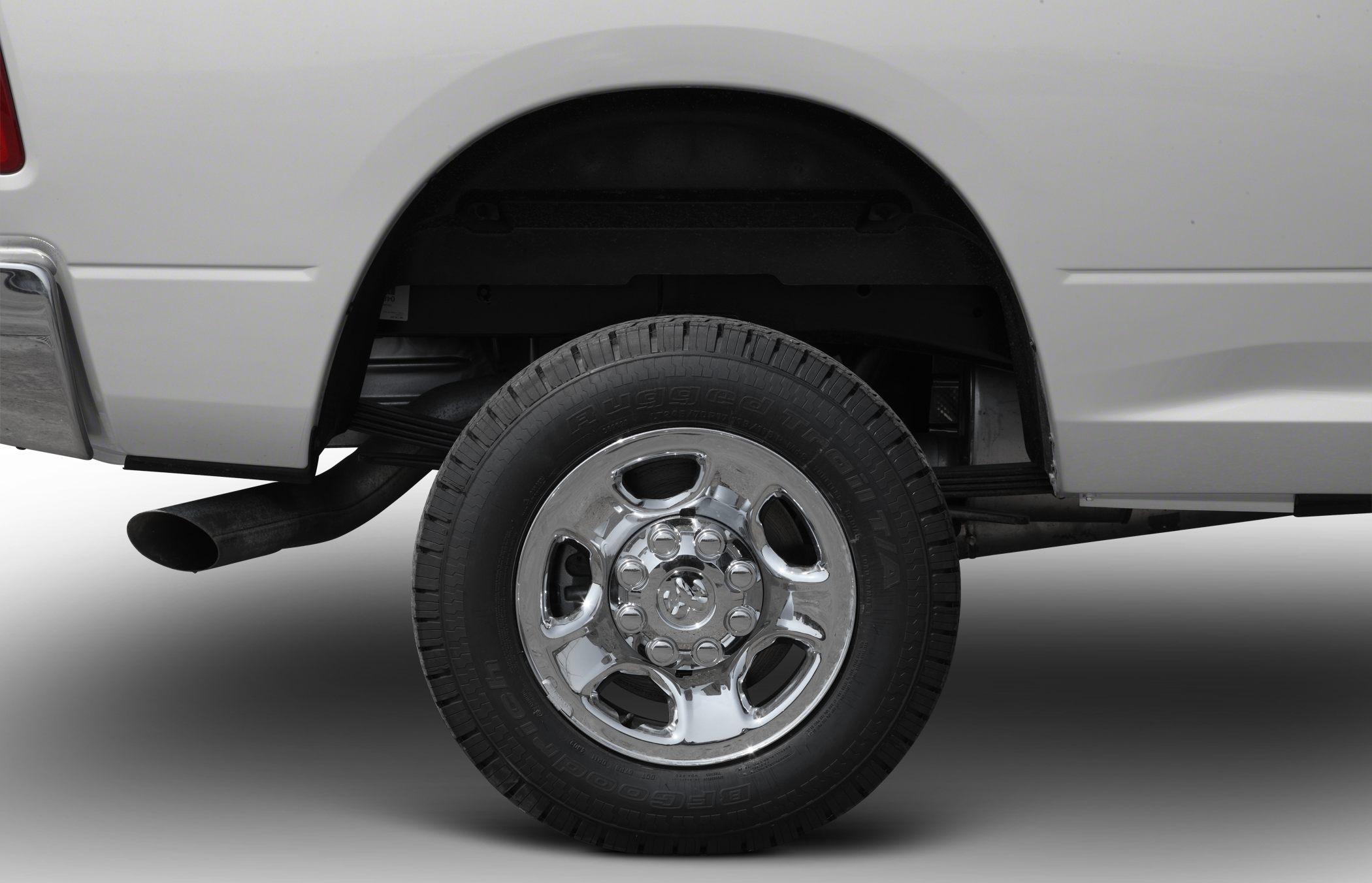 Rear wheel and exhaust pipe of a vehicle