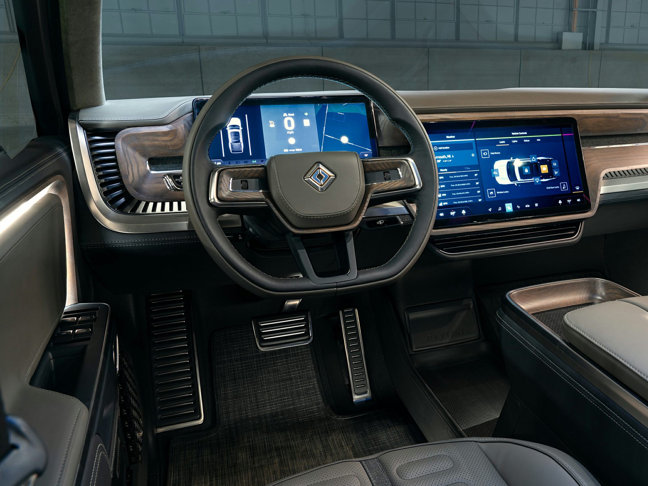 Digital instrument cluster and touchscreen infotainment with premium steering wheel
