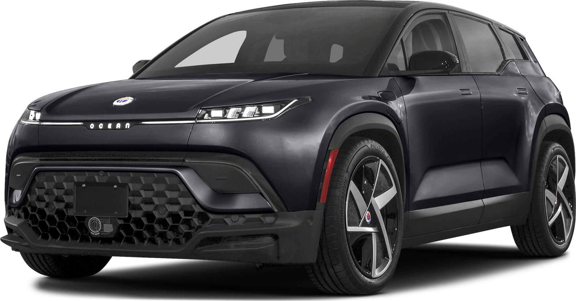 Front profile with hexagonal grille and sharp LED headlights