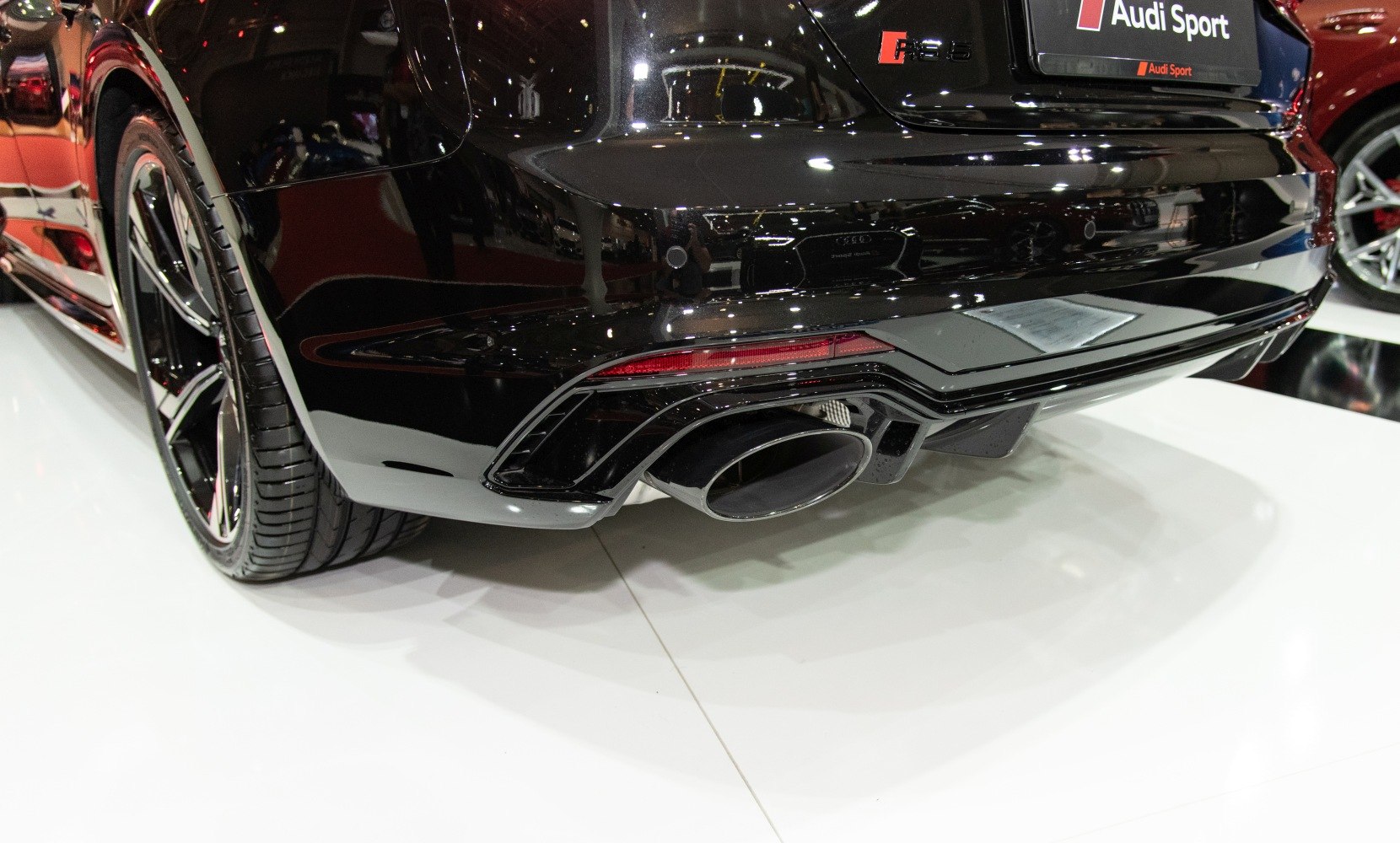 Rear bumper with sporty exhaust pipe and rear wheel detail