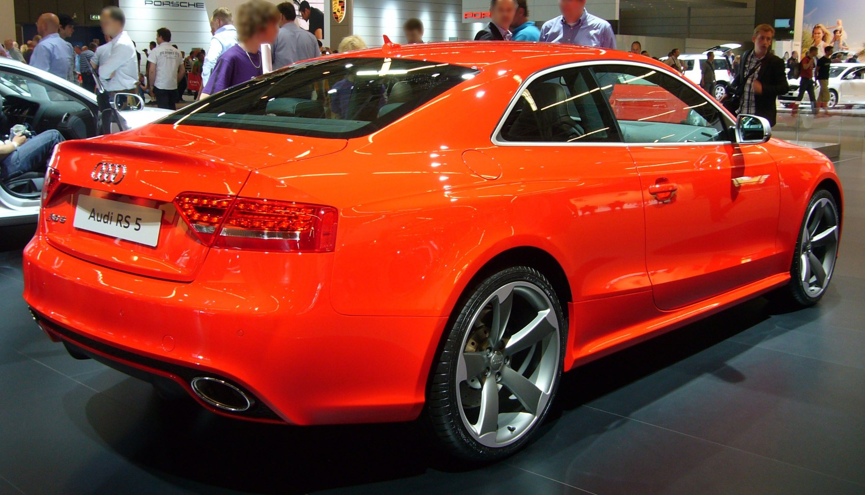Red coupe rear side with alloy wheels and sporty design