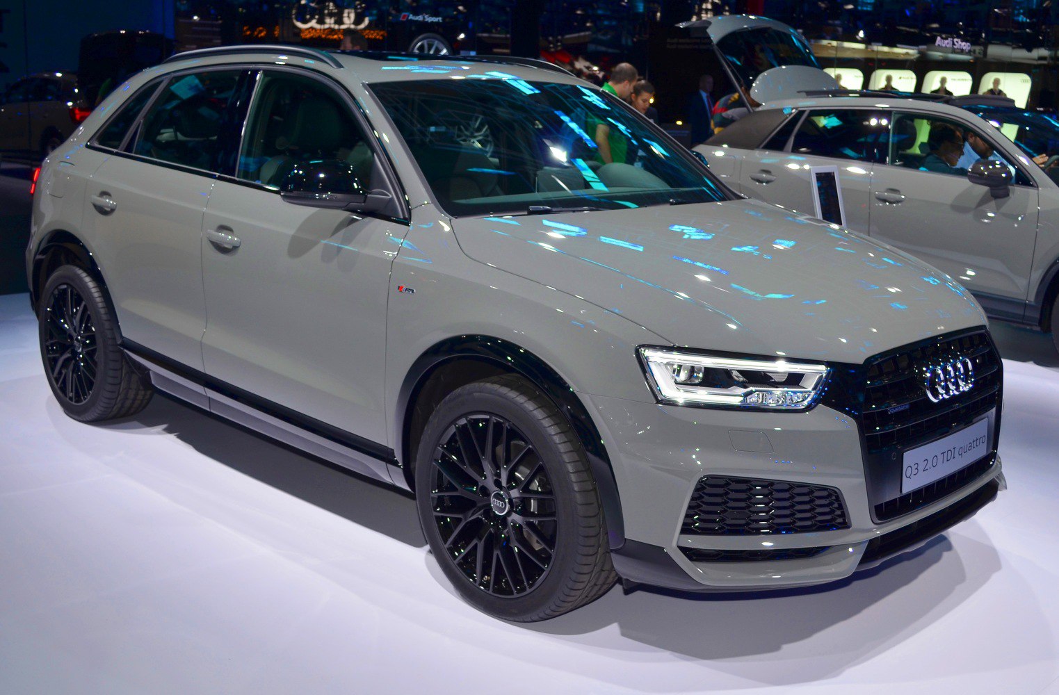 Front three-quarter SUV view, LED headlights, black alloy wheels