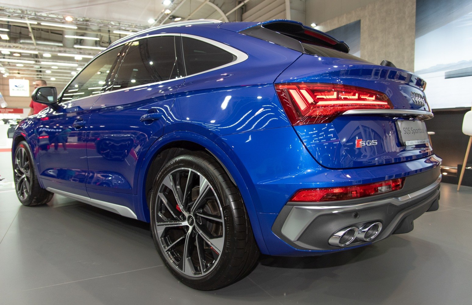 Sporty SUV rear with quad exhausts and striking LED tail lights