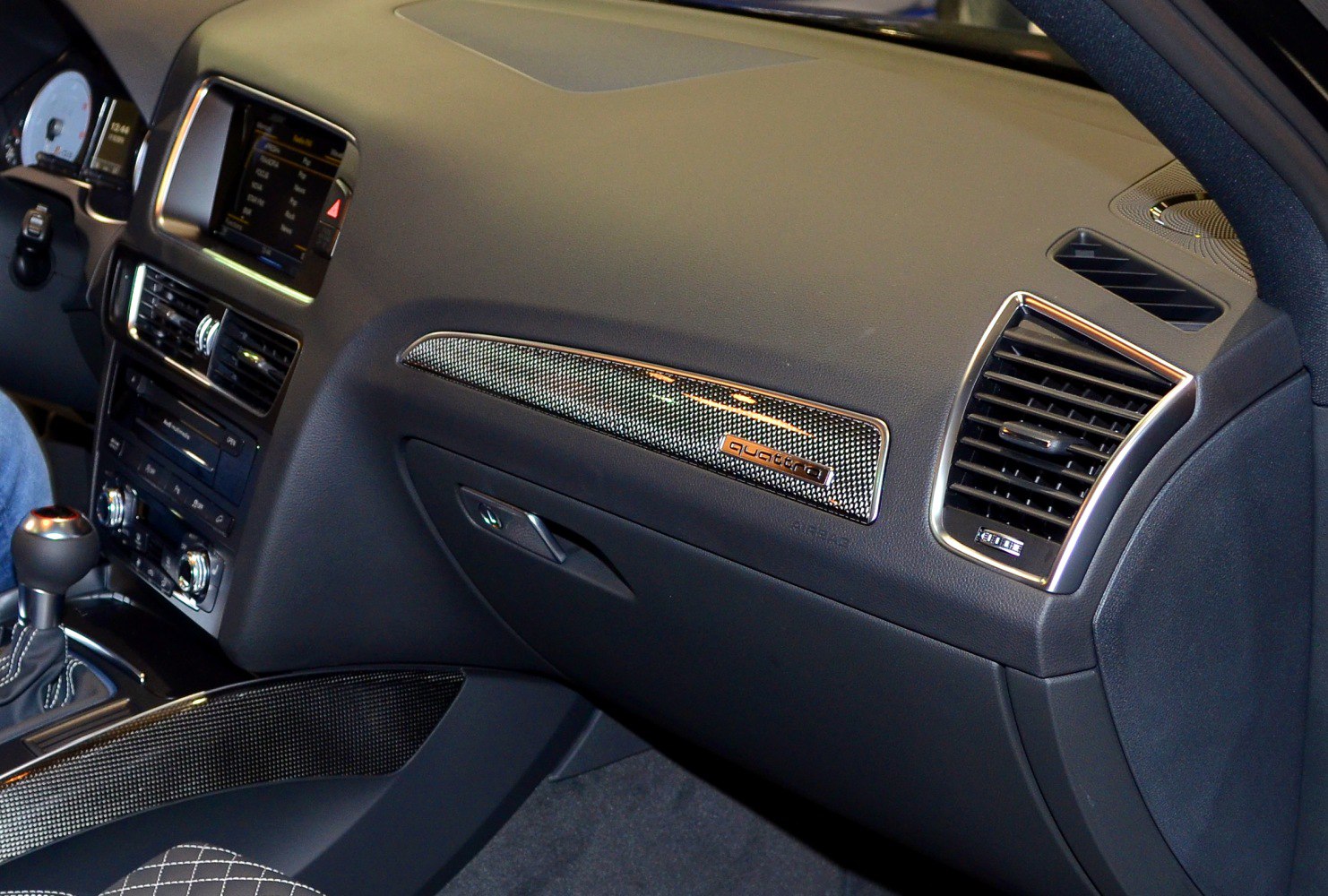Dashboard trim and center console with gear shift lever