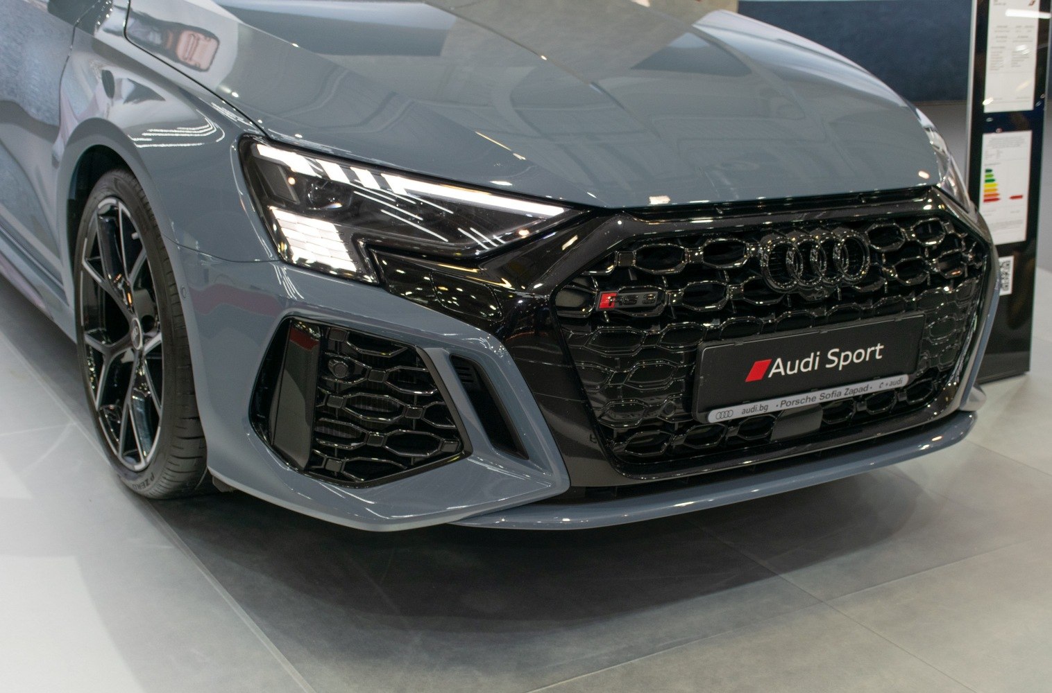 Front grille and LED headlights with honeycomb pattern