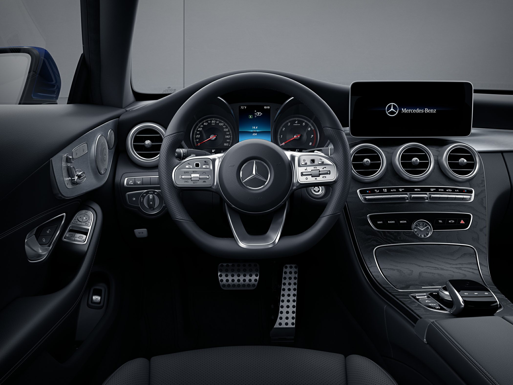 Dashboard with multifunction steering wheel and digital displays