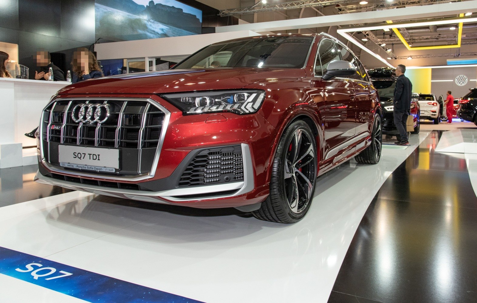 Bold front grille, LED headlights, sporty wheels