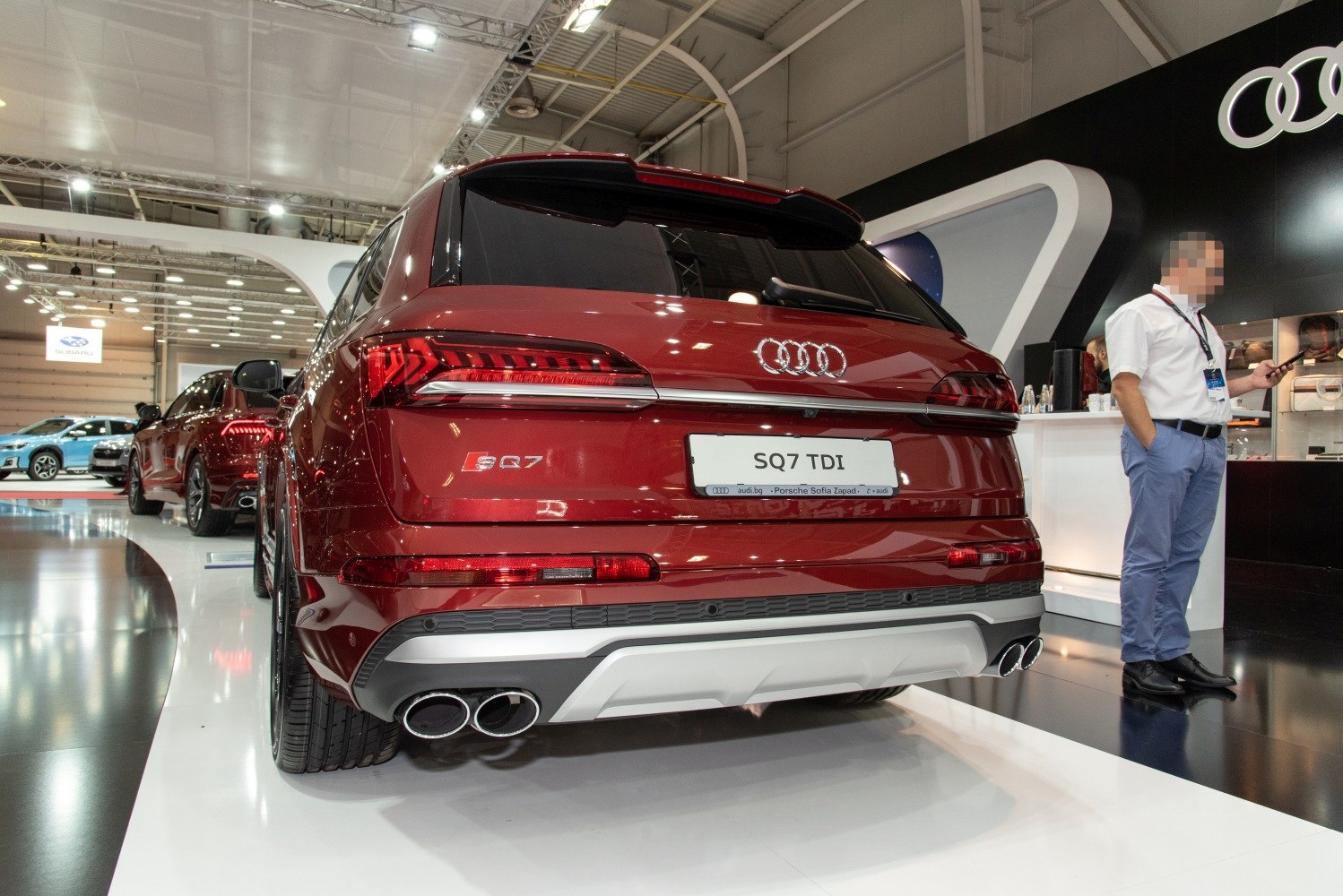 Rear design with quad exhaust pipes and LED taillights