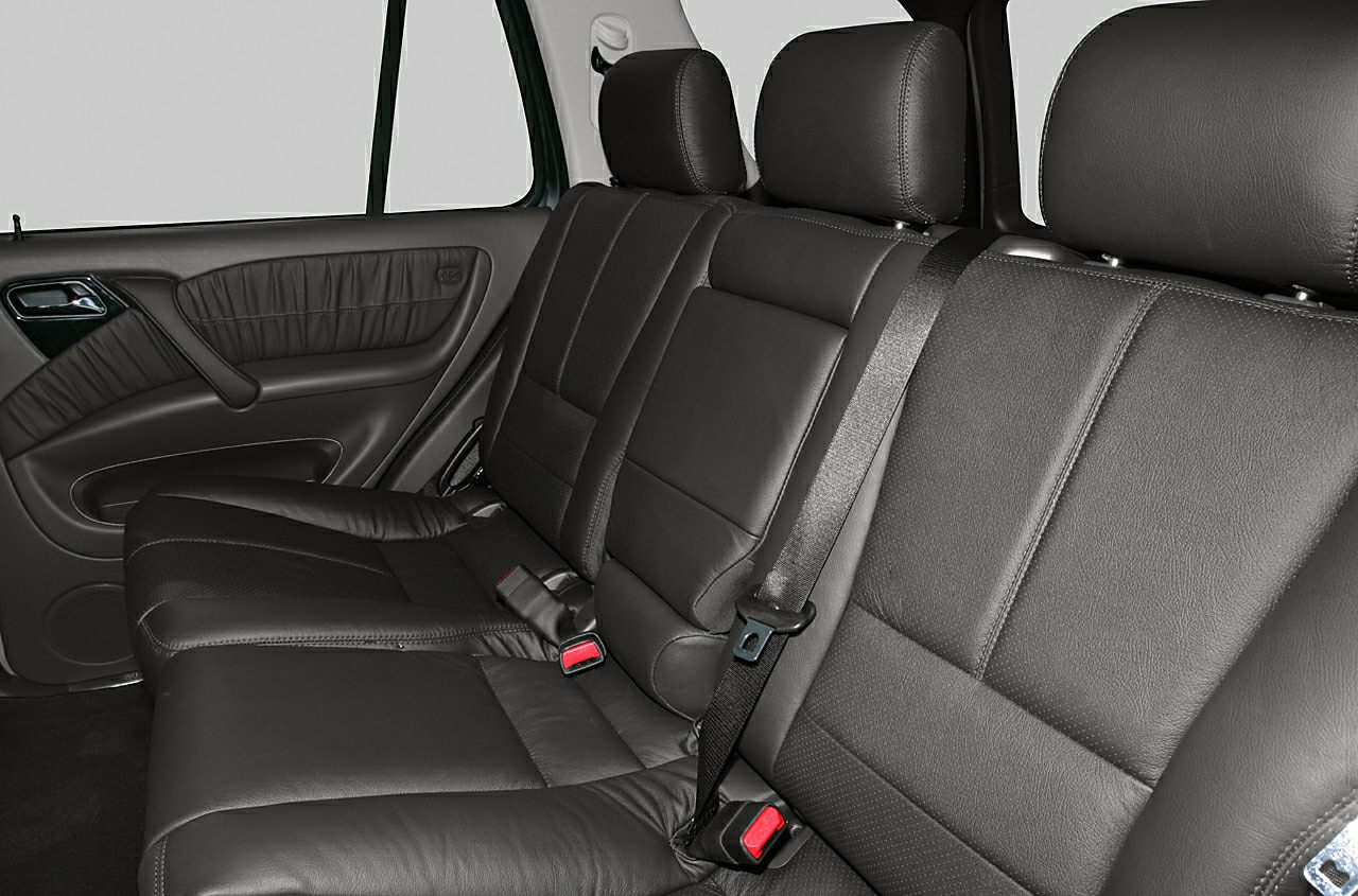Black leather rear seats with headrests and seat belts