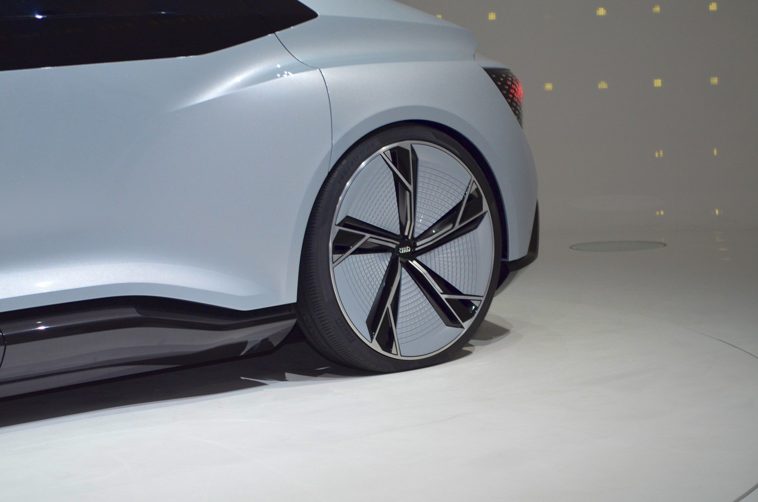 Futuristic rear wheel and smooth fender design