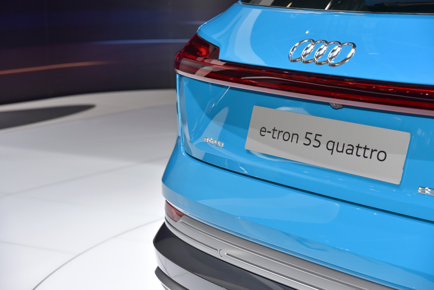 Rear design with integrated taillights and blue hatchback