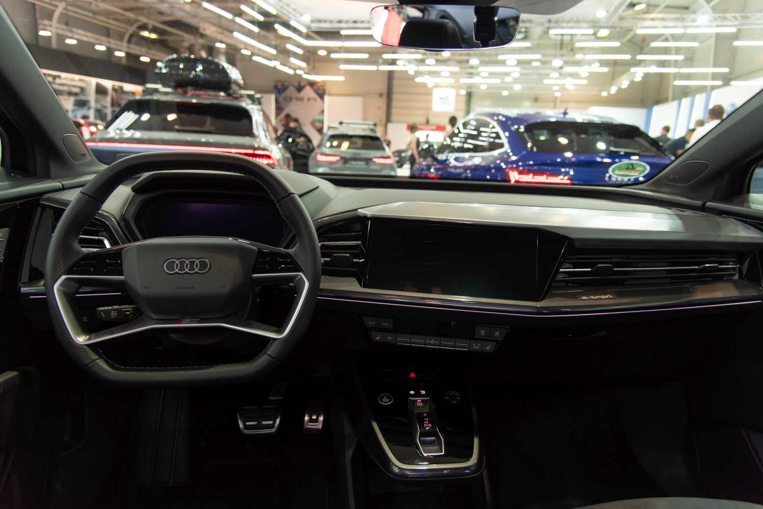 Digital dashboard and multifunction steering wheel interior setup