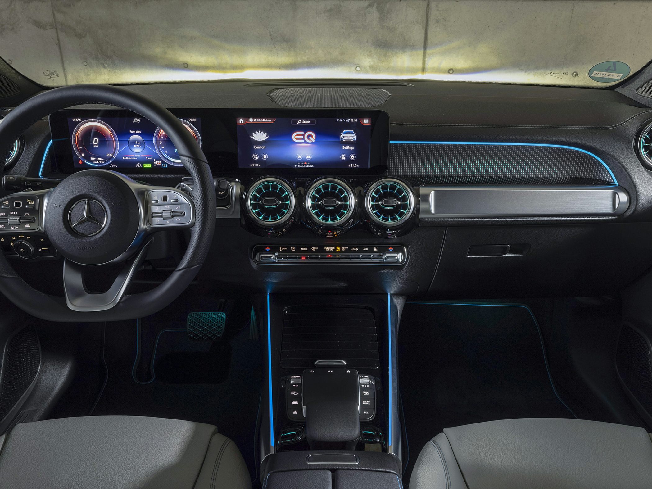 Digital cockpit, touchscreen display, ambient LED lighting in luxury SUV interior