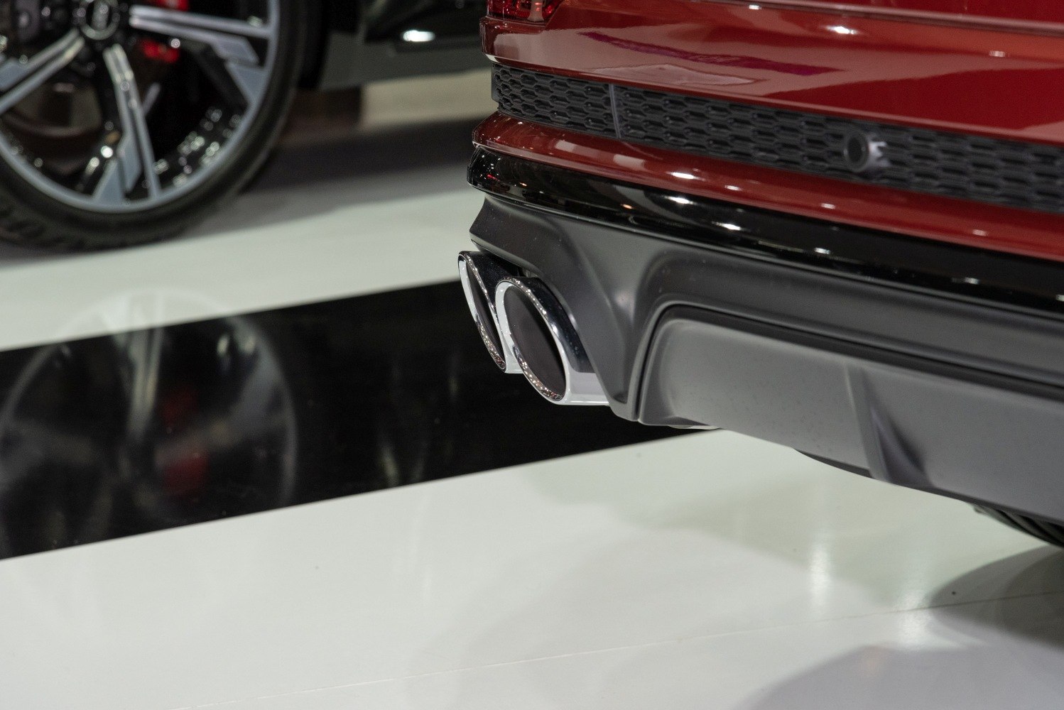 Dual exhaust tailpipe with chrome finish and sporty rear bumper