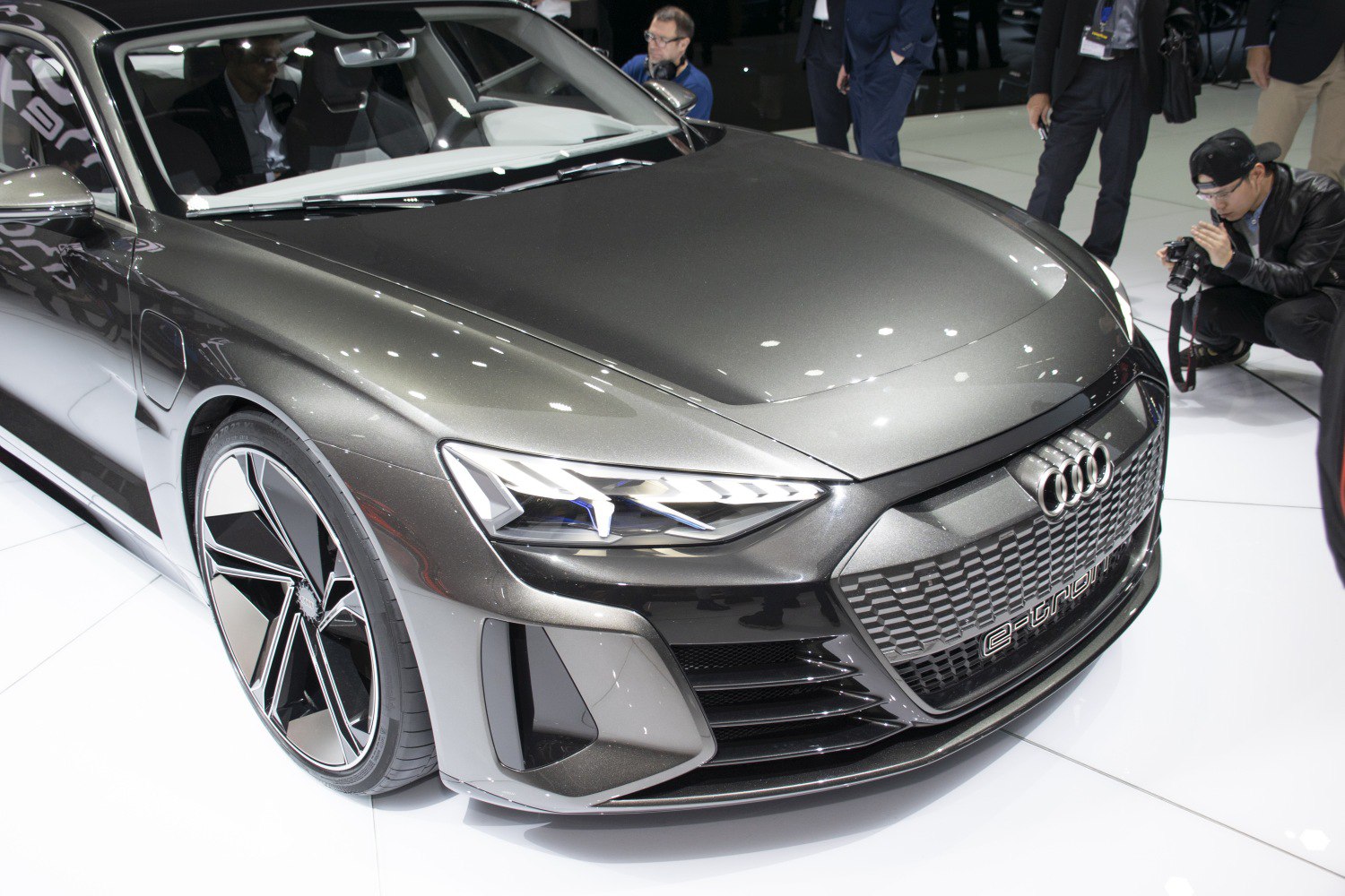 Front fascia with LED headlights and striking alloy wheels